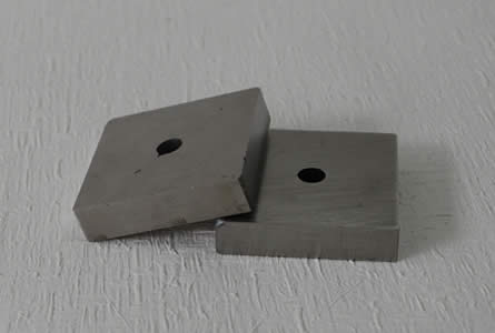 Cast Alnico magnet with hole